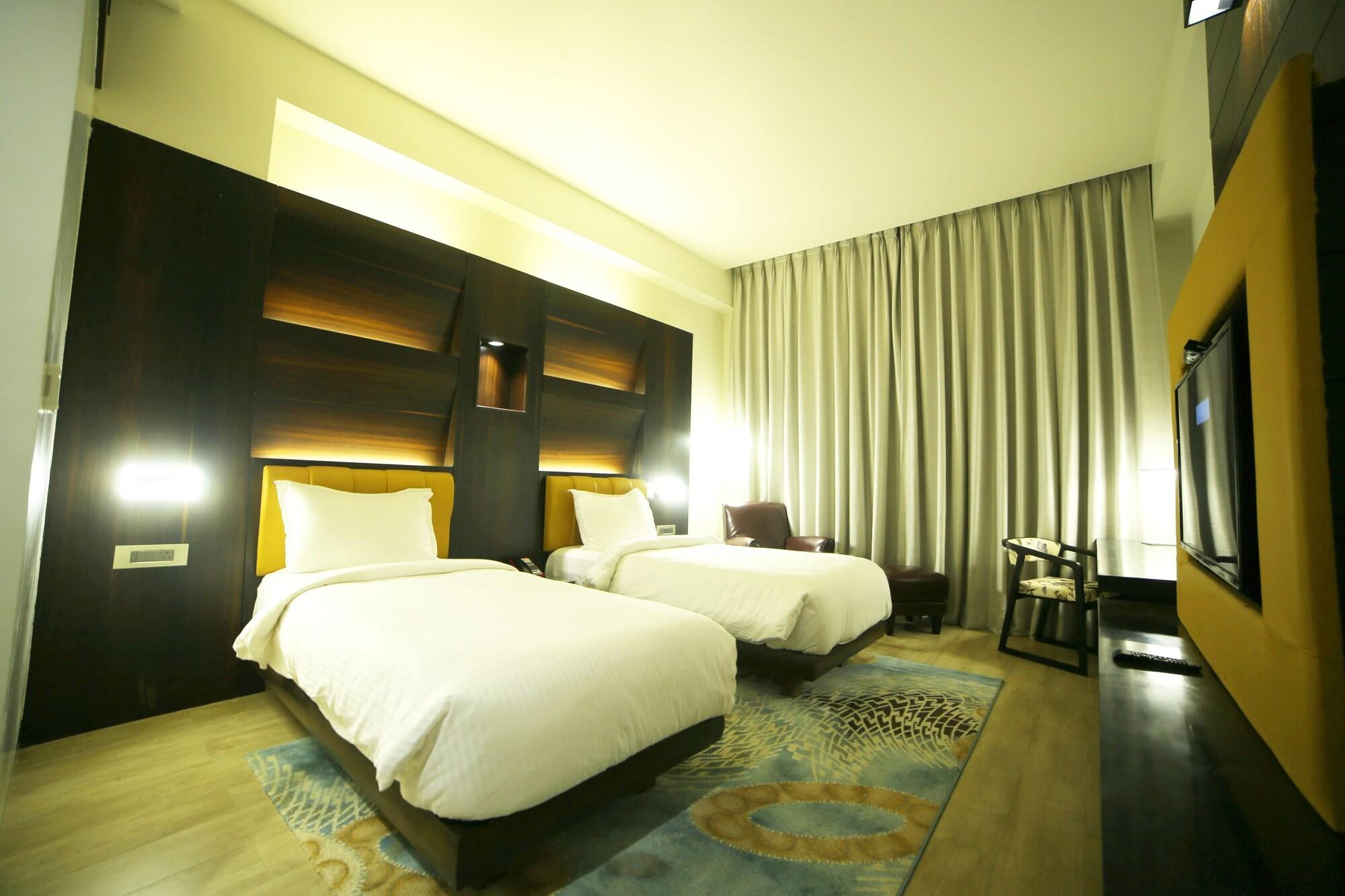 โกลเดน บลอสซัม อิมพีเรียล รีสอร์ต Hotel ลัคเนา ภายนอก รูปภาพ