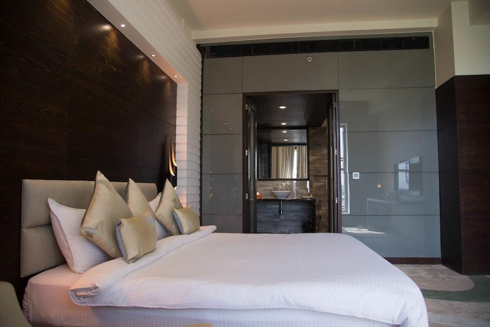 โกลเดน บลอสซัม อิมพีเรียล รีสอร์ต Hotel ลัคเนา ภายนอก รูปภาพ