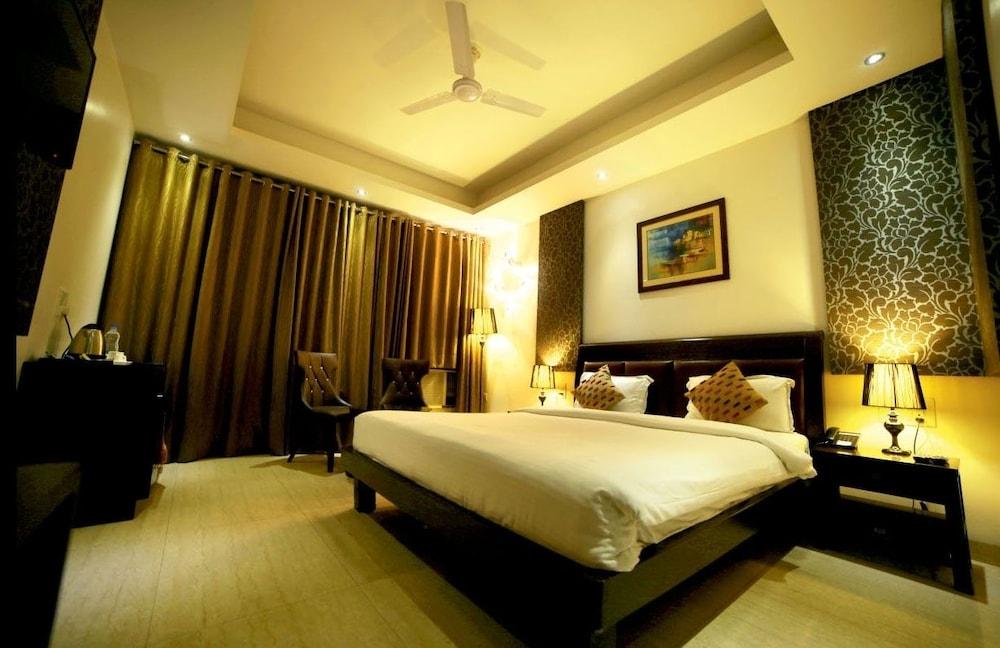 โกลเดน บลอสซัม อิมพีเรียล รีสอร์ต Hotel ลัคเนา ภายนอก รูปภาพ