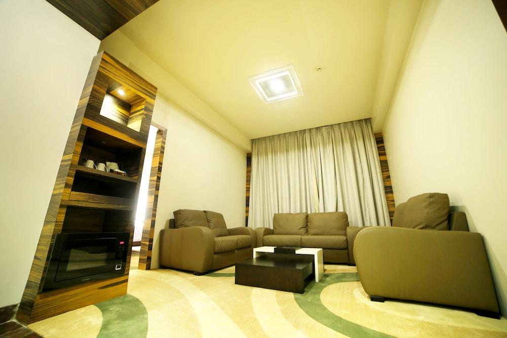โกลเดน บลอสซัม อิมพีเรียล รีสอร์ต Hotel ลัคเนา ภายนอก รูปภาพ