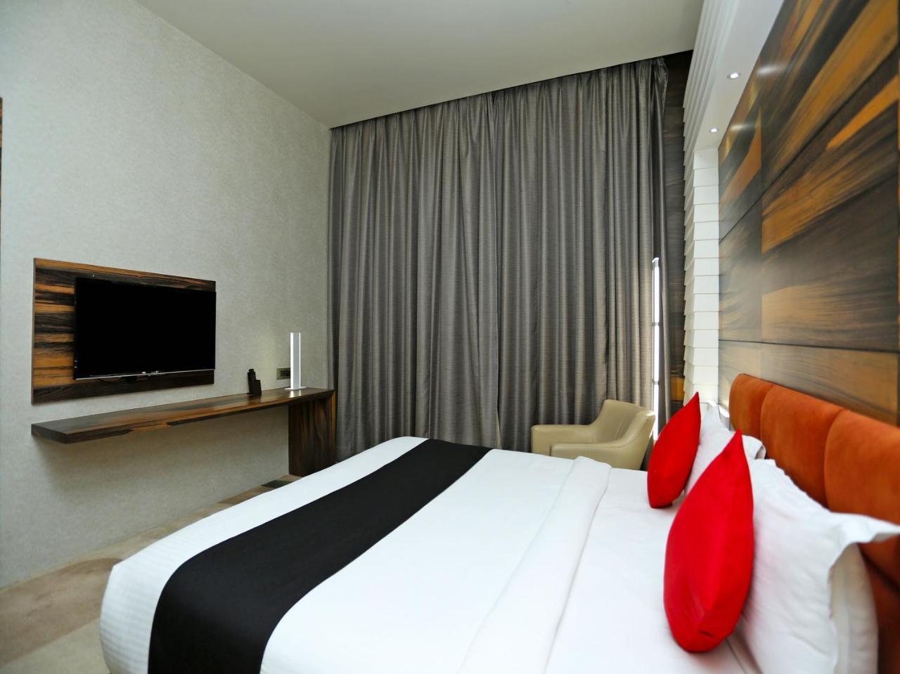 โกลเดน บลอสซัม อิมพีเรียล รีสอร์ต Hotel ลัคเนา ภายนอก รูปภาพ