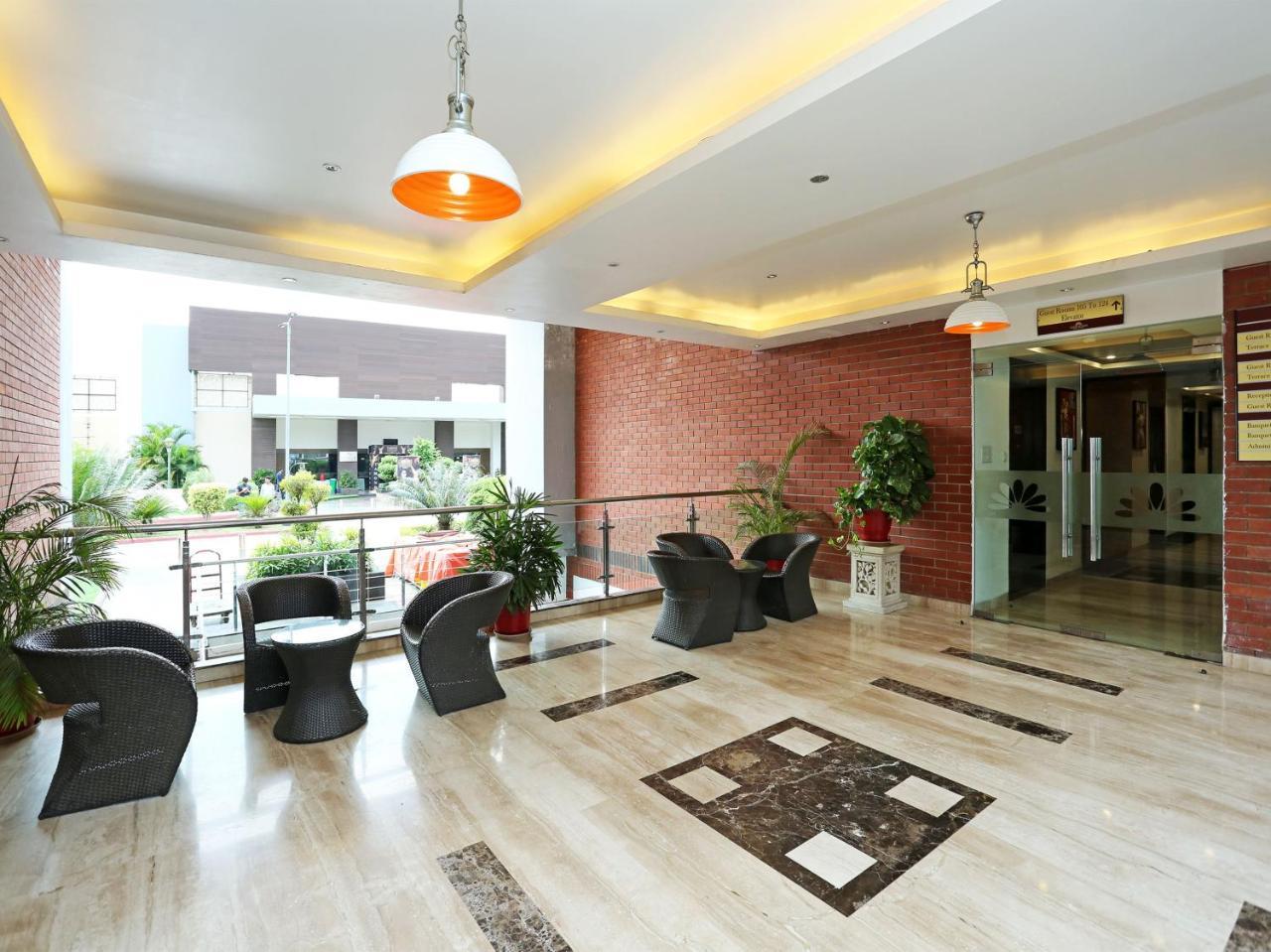 โกลเดน บลอสซัม อิมพีเรียล รีสอร์ต Hotel ลัคเนา ภายนอก รูปภาพ