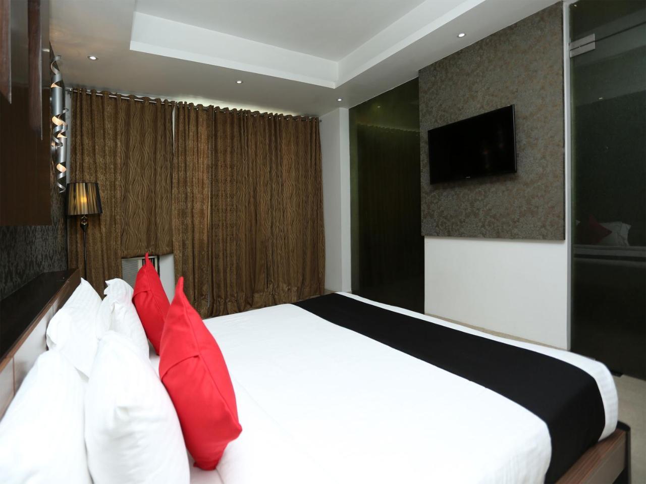 โกลเดน บลอสซัม อิมพีเรียล รีสอร์ต Hotel ลัคเนา ภายนอก รูปภาพ