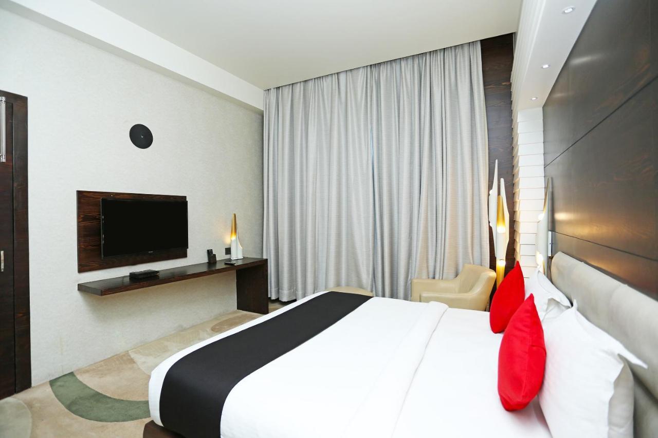 โกลเดน บลอสซัม อิมพีเรียล รีสอร์ต Hotel ลัคเนา ภายนอก รูปภาพ