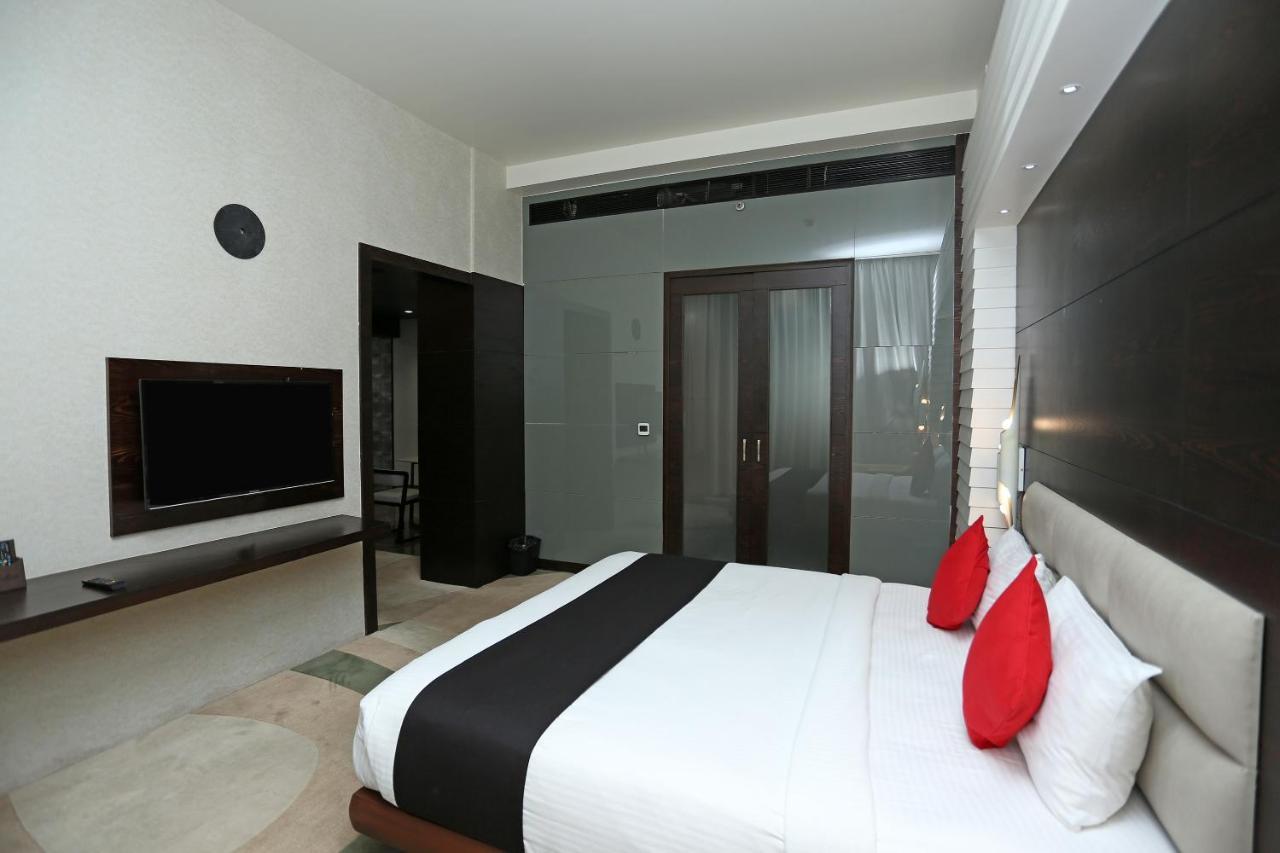 โกลเดน บลอสซัม อิมพีเรียล รีสอร์ต Hotel ลัคเนา ภายนอก รูปภาพ