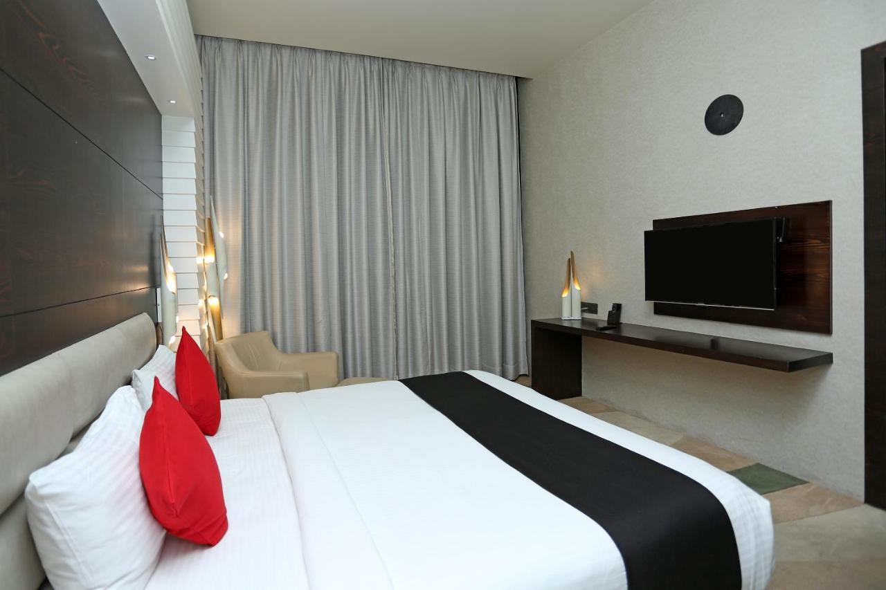 โกลเดน บลอสซัม อิมพีเรียล รีสอร์ต Hotel ลัคเนา ภายนอก รูปภาพ